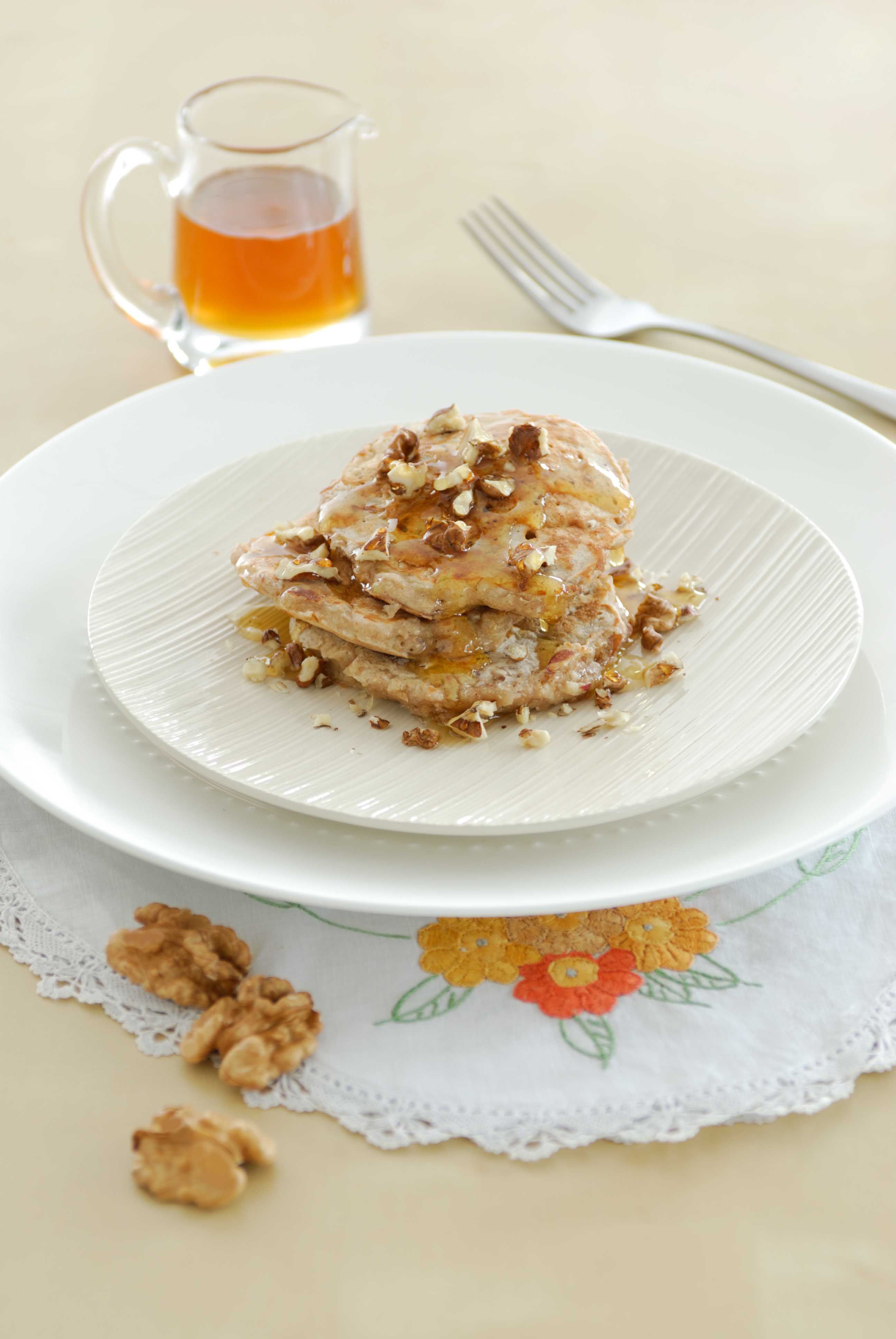 Apple, cinnamon and walnut fritters -